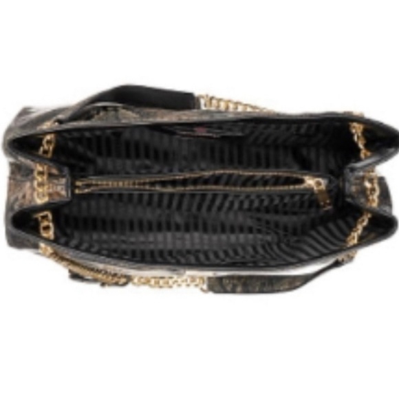 Victoria’s Secret snakeskin print tote style purse, multiple pockets, mirror - Picture 3 of 12